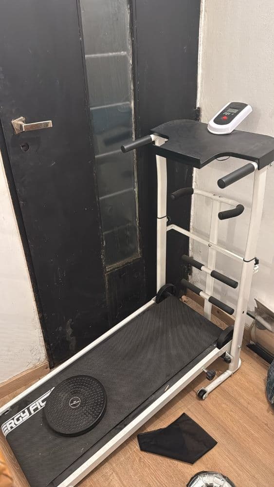 Cinta de correr mecánica. Se mueve por la inercia de los pies, no requiere energía eléctrica.